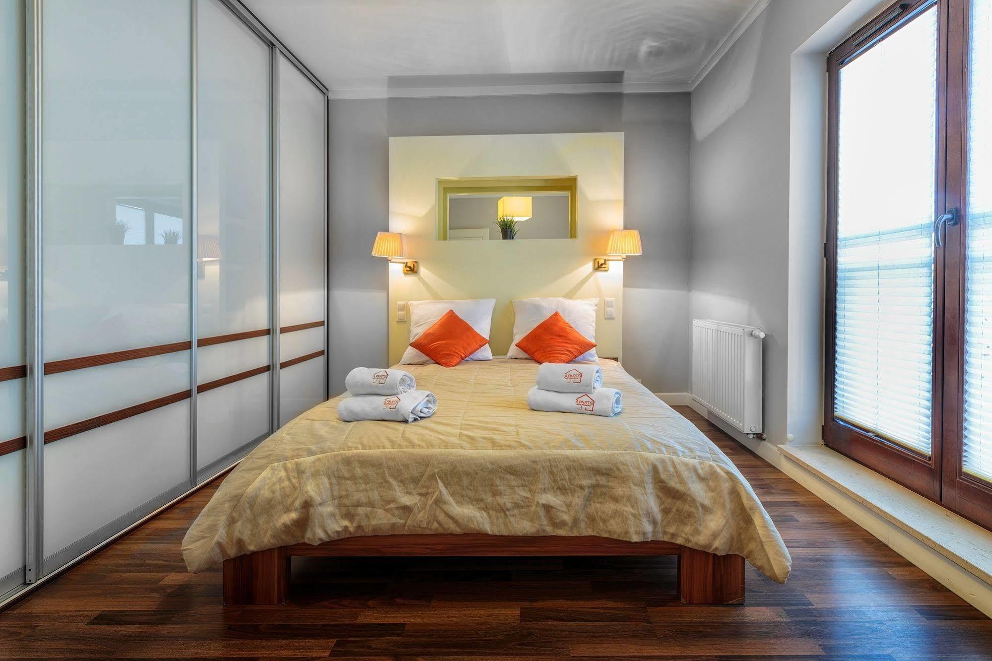 Apartamenty Aparts Lodź Bagian luar foto
